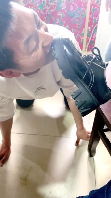 【尤黎】双S-伺候主人吃饭的下贱狗 bf27632