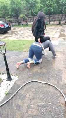 【沅芷大大】户外犬化骑马爬行/藤条抽/长靴踩踏 bf27596