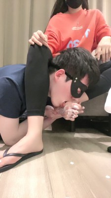 【妆主大大】睡前伺候-裸足喂酸奶 bf27823