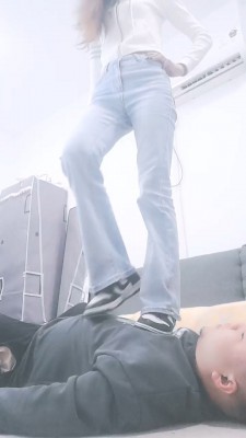 【美娜格格】人体蹦床-运动鞋白棉袜踩踏【双视角版】 bf27820