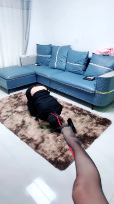 【涵姐】偷高跟的bt被惩罚 bf27700