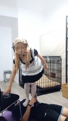 【乔颖】女仆诱惑-白丝踩踏提档/耳光抽/坐脸窒息/骑马虐乳 bf28065