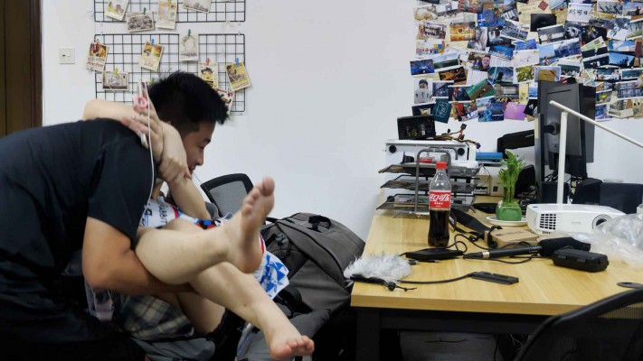 【第5风格】日常在沙发上舔00后嫩脚