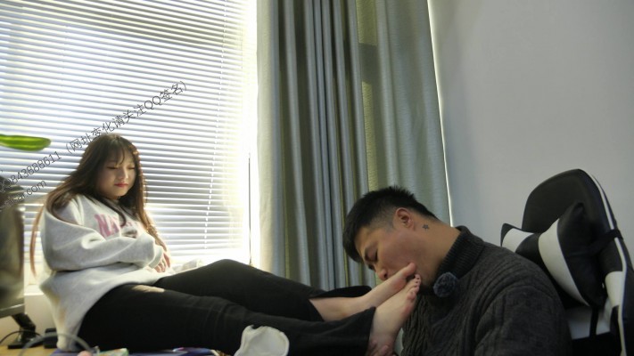 【第5风格】午后办公室享受酱酱的嫩脚 YC-230123