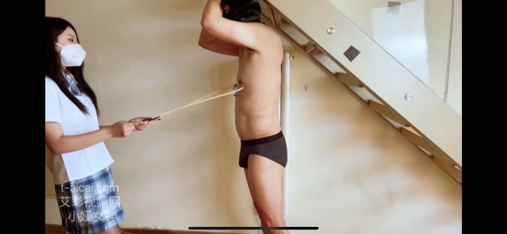 00后小娅女神暴虐犯错贱狗 YC-220822-2