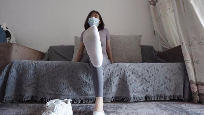 【贝琳】健身女教练的沙包 腿绞强迫狗奴闻健身臭棉袜闻舔臭丝脚踢裆踩头 YC-220824-8