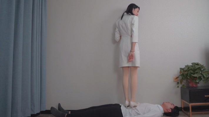 8位圈外小白素人踩踏 YC-220117-7