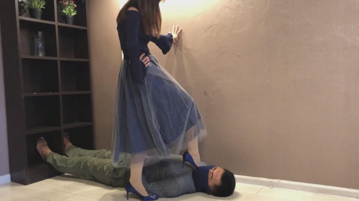 超级美女 踩踏调教 YC-220113-6