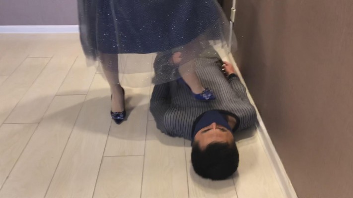 超级美女 踩踏调教 YC-220113-6