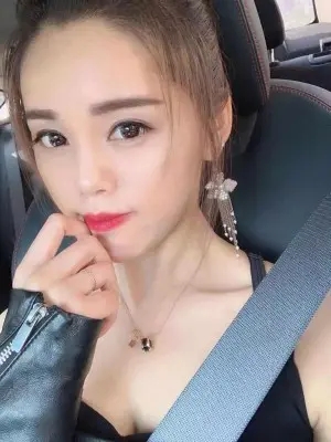 【足之痕】鞋跟都踩断了!女神两双黑丝高跟重度虐踩!