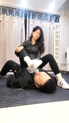 【素人星探】贝壳头白袜踩踏/脚深喉/踩狗头/臭脚捂脸 bf28260