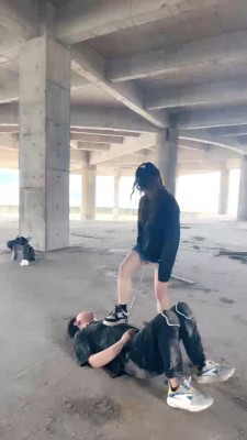 【绝美双主】双S户外调-全体重踩踏/抽打/喂口水 bf28227