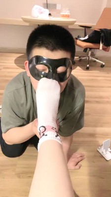 【魅儿S】夜跑后原味鞋袜羞辱/强制闻臭袜/舔jio/喝圣水 bf28290