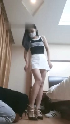 【伊伊sama】叼小白鞋/闻鞋窝/耳光/踩踏/丝袜角捂脸 bf29244