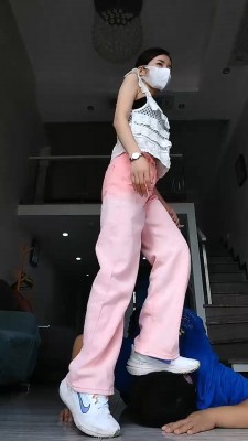 【多多】脚下的快乐-转胯.运动鞋全体重踩踏/掐肉/棉袜捂脸 bf29341