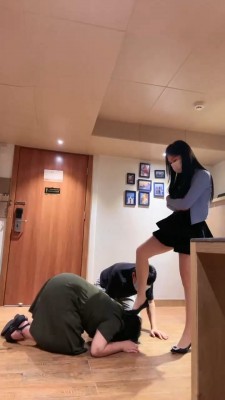 【甜心教主】首调情侣奴-开发母畜-高跟肉丝舔/踩踏【双视角版