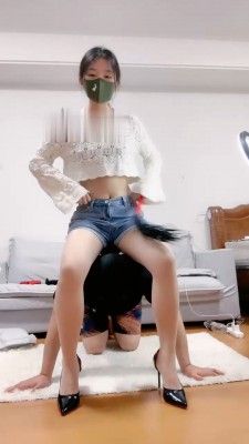 【桃老师】闻舔内裤/胯下鞭打/sp/遛狗/肉丝脚捂脸 B2169