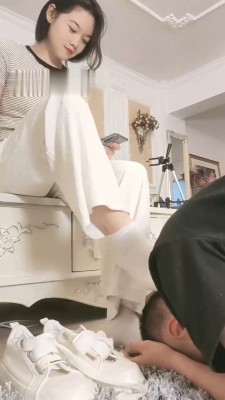 【夏夏呀】白袜裸足原味脚踩脚垫 B2198