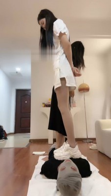 【00后叶娘】双S-骑马/运动鞋全体重跳踩【双视角版】 B2308