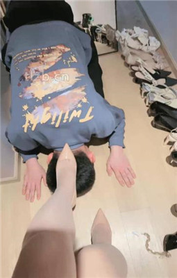 【时安】袜子塞嘴鞭打/舔多双脏鞋/臭脚捂脸