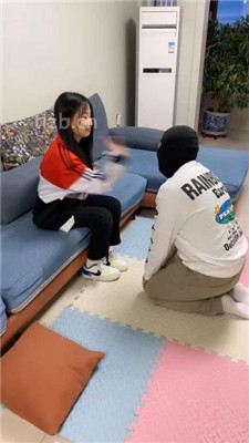 【精神小妹】素人学生妹-耳光/全体重踩踏/白袜塞嘴