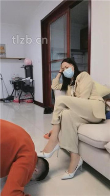 【凌儿女神】舔脏鞋底裸足/物化脚垫/骑马