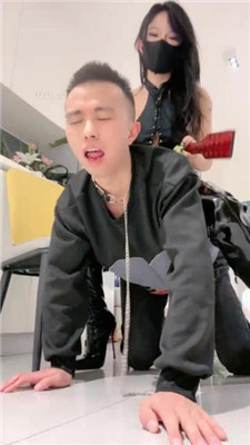 【玥樾】舔脏高跟/长靴全体重踩地毯/圣水淋浴