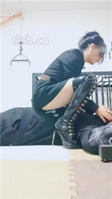 【睸娘】臭脚捂脸窒息-长靴诱惑