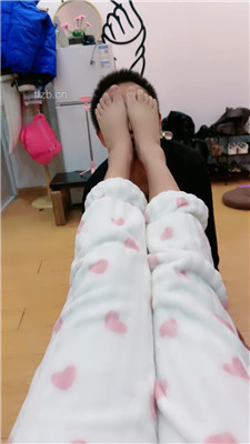 【西西】臭脚丫捂狗脸