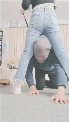 【果儿】喂口水/强制闻白棉袜/舔脏鞋底/臭脚捂脸