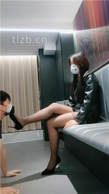 【橘子】嘴叼鞋子/滴蜡电击/脚插嘴