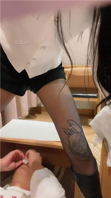 【陈甜女帝】长靴黑丝美腿踩地毯狗【完整版】