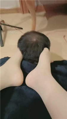 【莉轩】滴蜡/肉丝脚踩踏