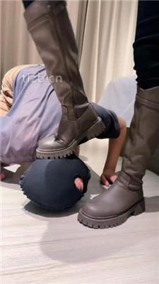 【孤傲女帝】长靴踩踏/重度踢踹/白袜蹂躏/腿绞转胯【双视角版】