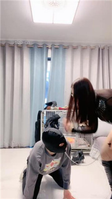 【伊兮夫妻】暴踢/耳光/鞋底抽耳光/磕头谢恩/关狗笼