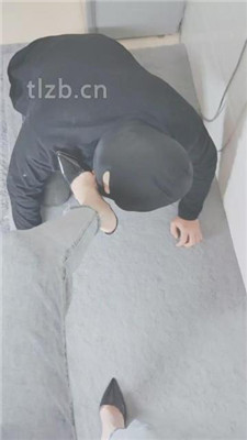 【云儿】跪舔白领S的高跟美足