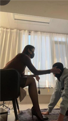 【黛帝】转胯爬行/耳光/高跟美腿蹂躏/喂食酸奶