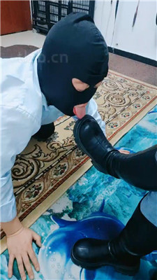 【西安欣】跪舔脏长靴/喂口水/臭脚捂脸/骑马