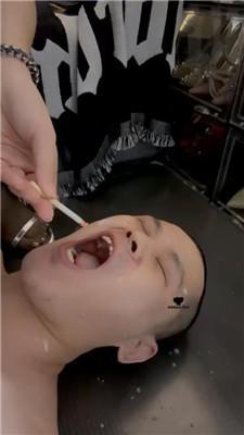 【伊楠】长腿姐姐S-高跟黑丝美腿踩狗【上】 bf42733