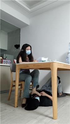 【御妍】素人S-原味短丝桌底伺候【四视角版】 JS240710-9