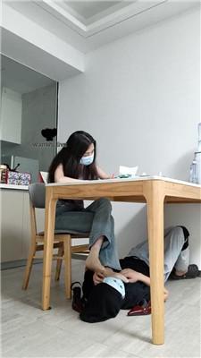 【御妍】素人S-原味短丝桌底伺候【四视角版】 JS240710-9