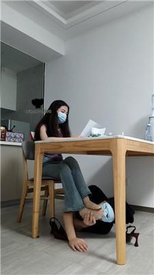 【御妍】素人S-原味短丝桌底伺候【四视角版】 JS240710-9