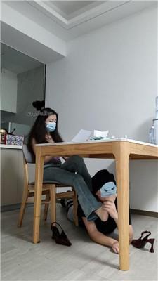 【御妍】素人S-原味短丝桌底伺候【四视角版】 JS240710-9