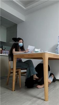 【御妍】素人S-原味短丝桌底伺候【四视角版】 JS240710-9