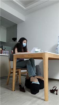 【御妍】素人S-原味短丝桌底伺候【四视角版】 JS240710-9