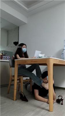 【御妍】素人S-原味短丝桌底伺候【四视角版】 JS240710-9