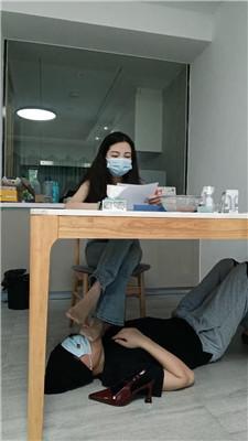 【御妍】素人S-原味短丝桌底伺候【四视角版】 JS240710-9