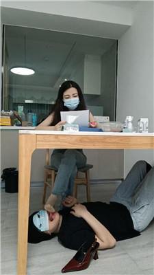 【御妍】素人S-原味短丝桌底伺候【四视角版】 JS240710-9