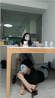 【御妍】素人S-原味短丝桌底伺候【四视角版】 JS240710-9