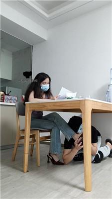 【御妍】素人S-原味短丝桌底伺候【四视角版】 JS240710-9